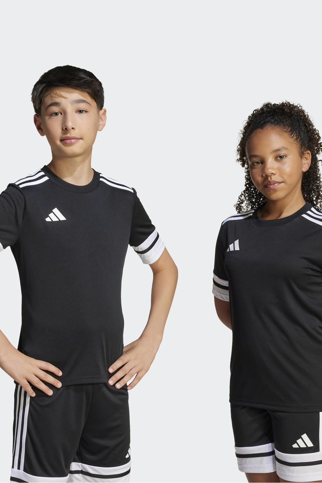 Zwart en witte jongens en meisjes adidas Performance Junior voetbalshirt Squadra 25 van polyester met korte mouwen en ronde hals