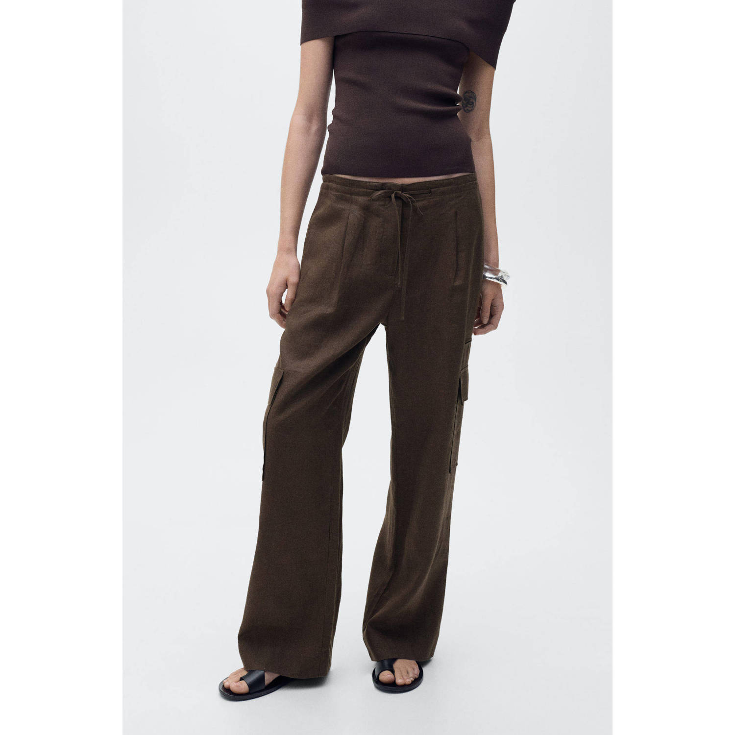 Mango linnen wide leg regular waist cargo broek donkerbruin