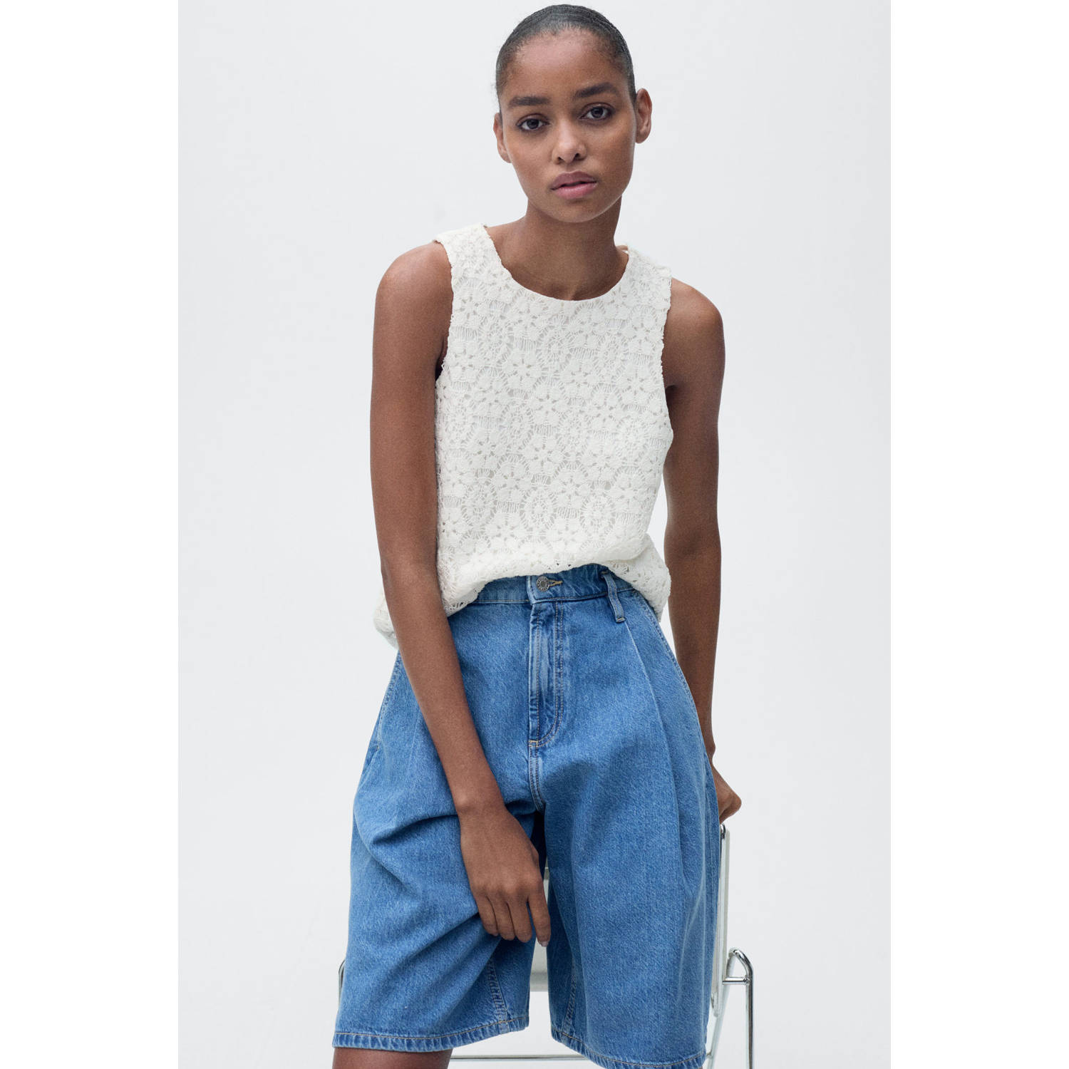 Mango mouwloze top ecru crochet