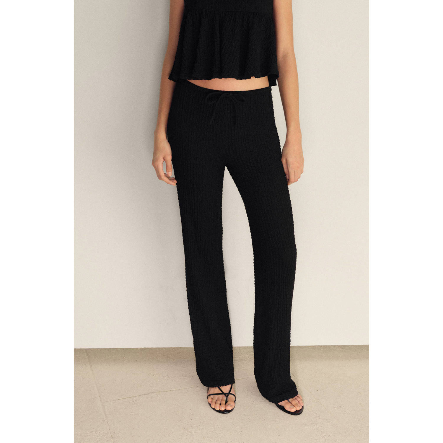 Mango wide leg regular waist casual broek zwart