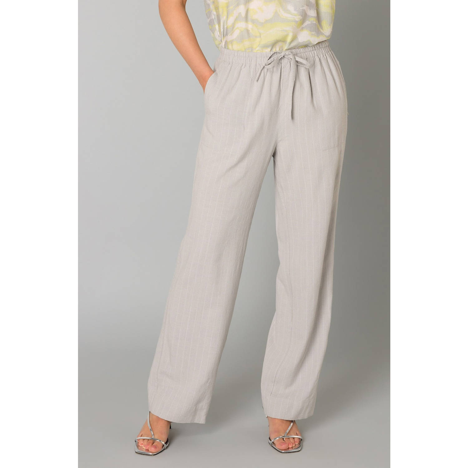 Yest rechtvallend regular waist broek lichtgrijs