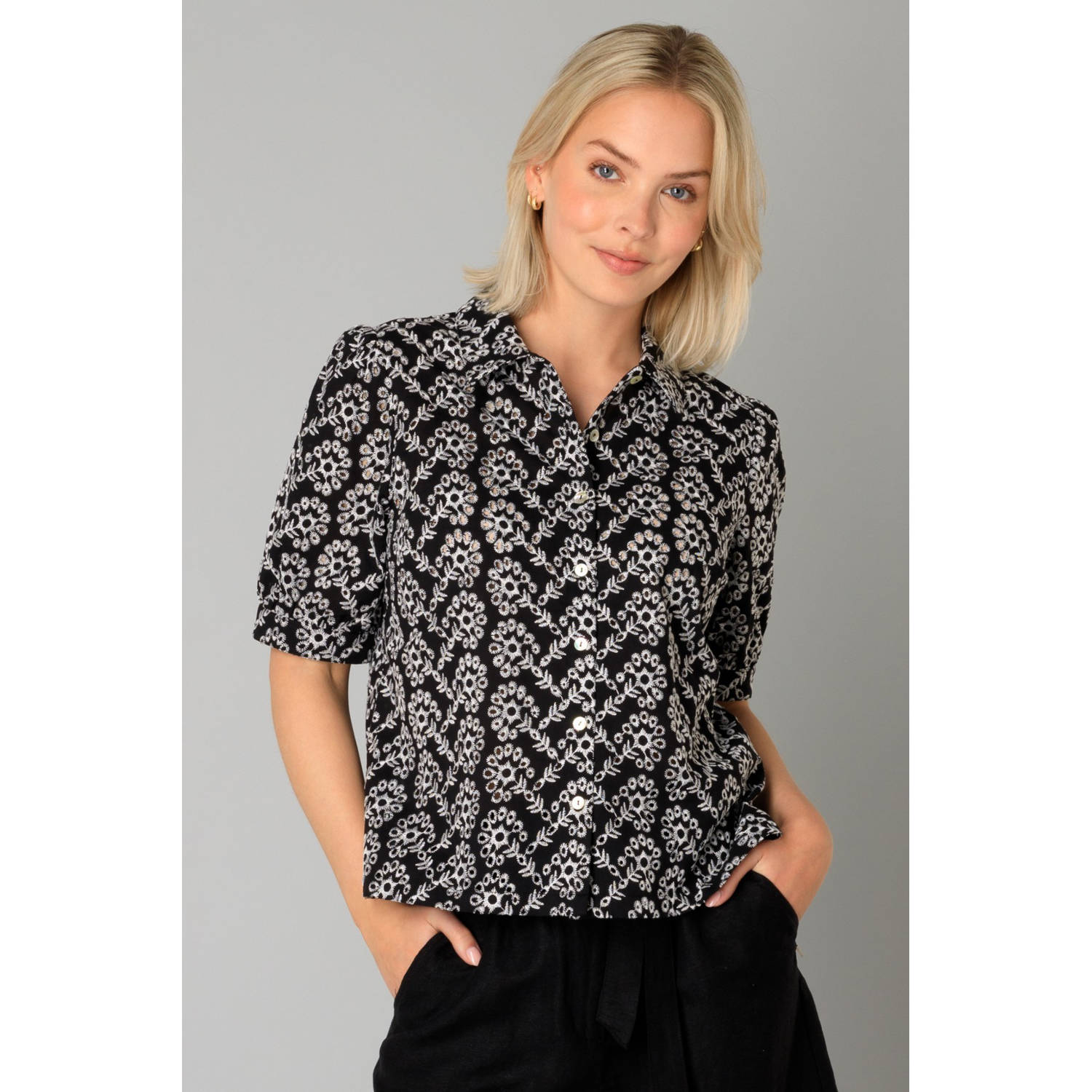 Yest blouse zwart broderie