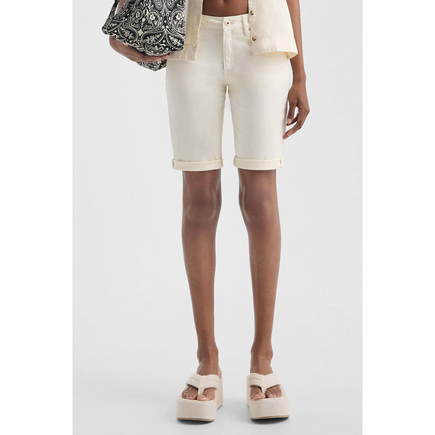 Q S by s.Oliver satijnen regular waist denim short ecru