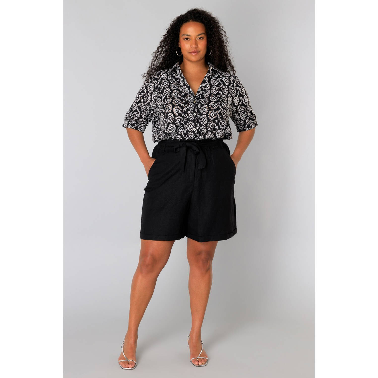 Yesta linnen regular waist casual short zwart