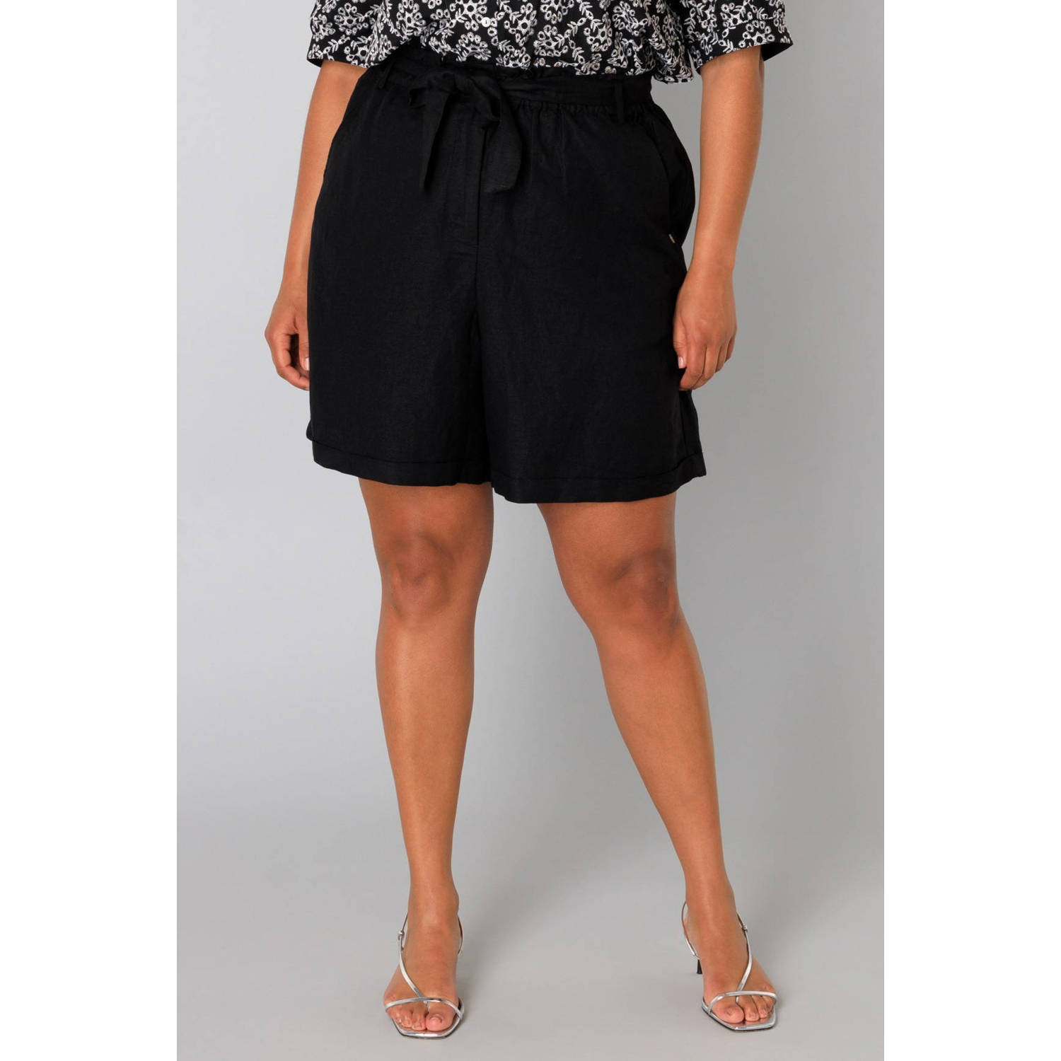Yesta linnen regular waist casual short zwart