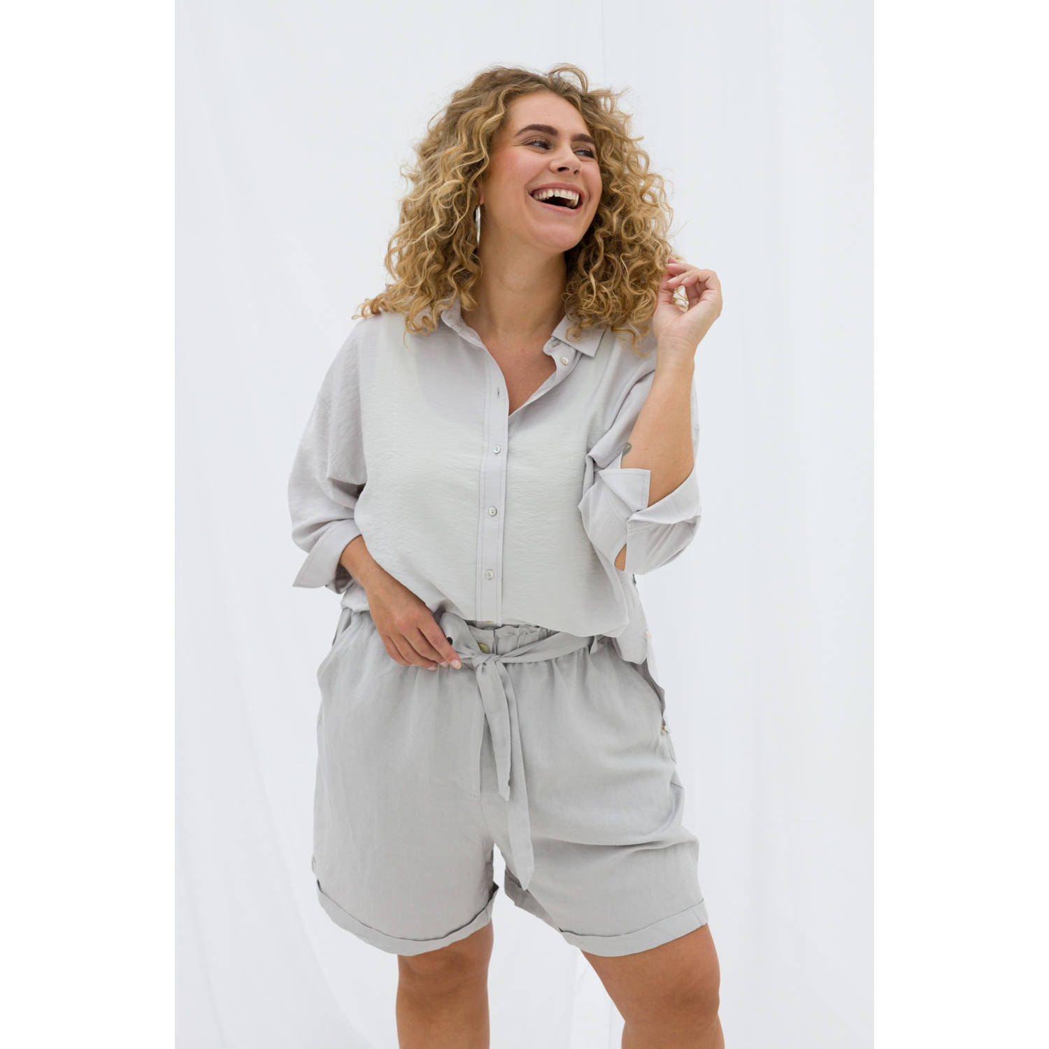 Yesta linnen regular waist casual short lichtgrijs