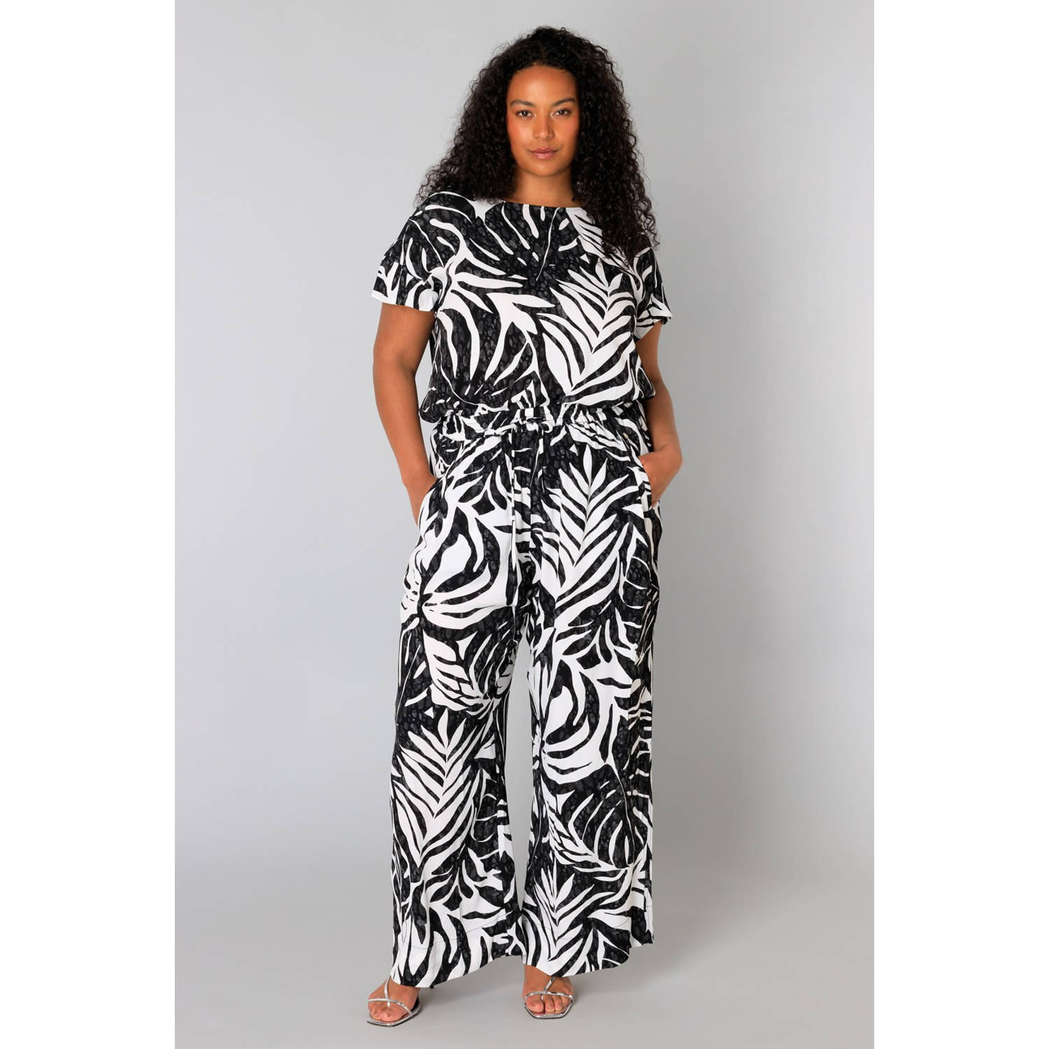 Yesta wide leg regular waist casual broek zwart