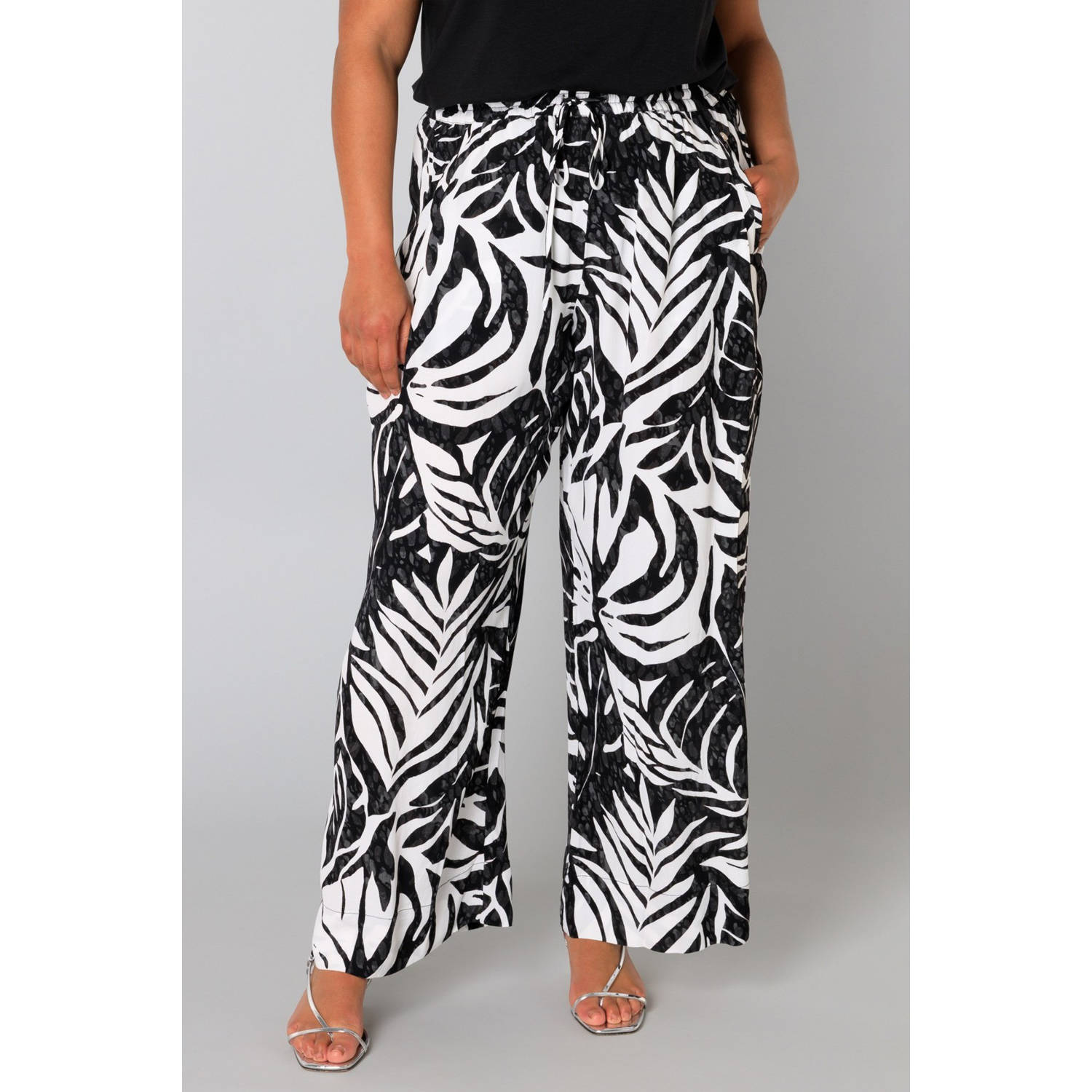 Yesta wide leg regular waist casual broek zwart