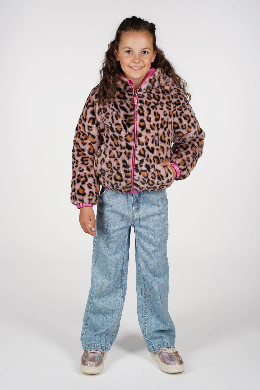 Roze en bruine meisjes B.Nosy reversible imitatiebont jas met dierenprint, lange mouwen, capuchon, ritssluiting en ruches