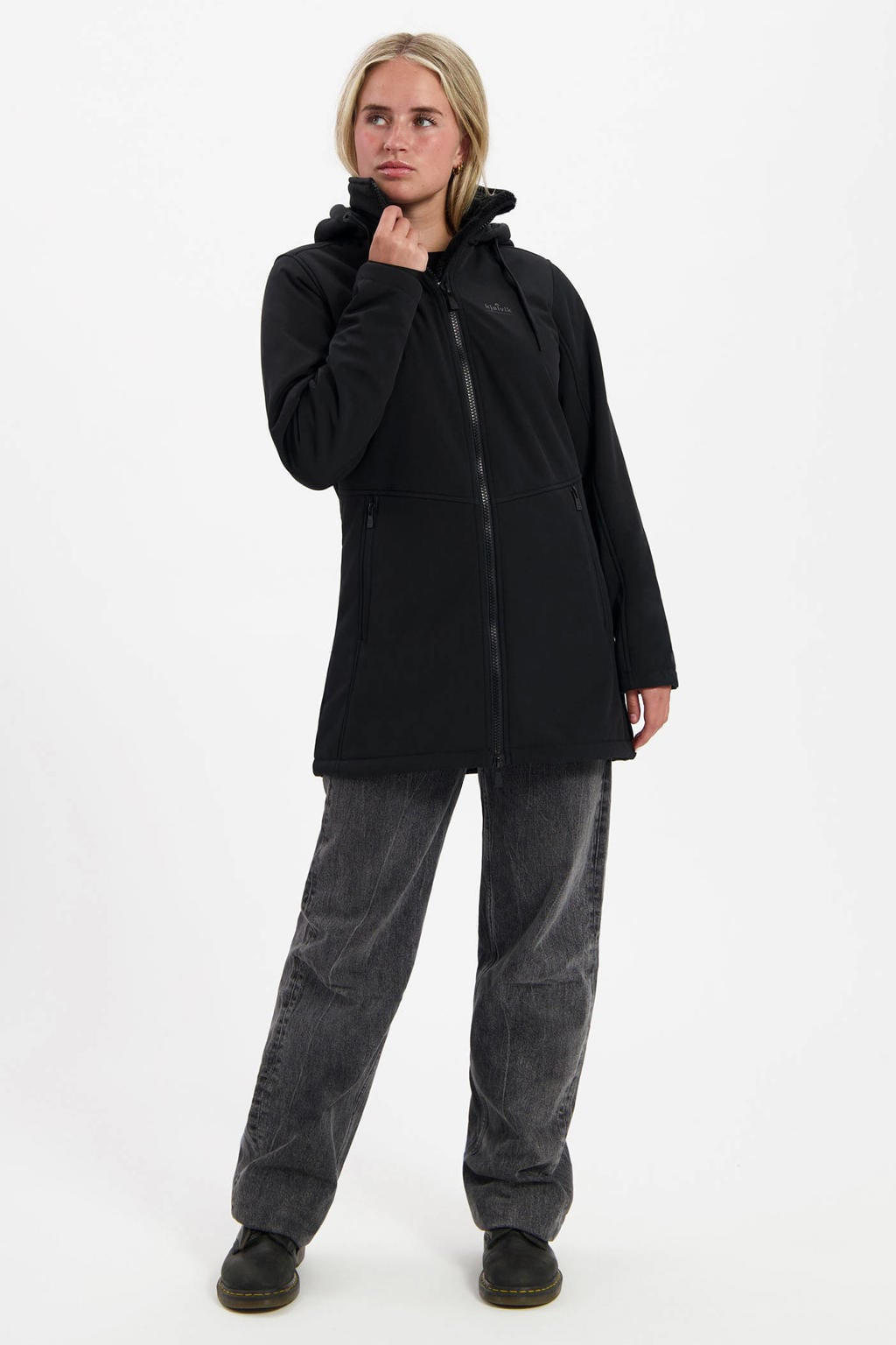 Zwarte dames Kjelvik softshell jas Maren van polyester met effen, lange mouwen, capuchon en 2-way rits