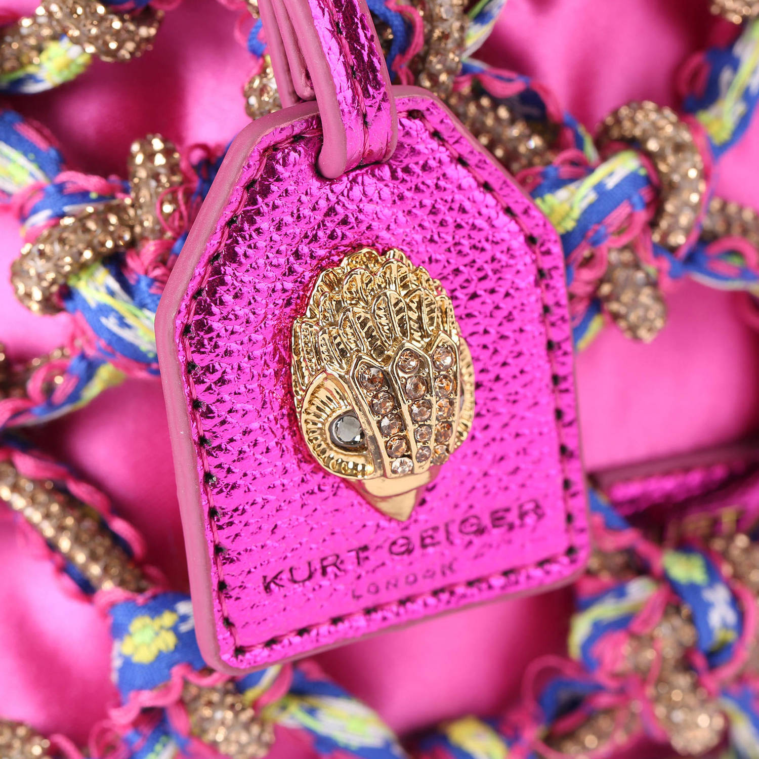 Kurt Geiger mini macramé handtas met strass roze