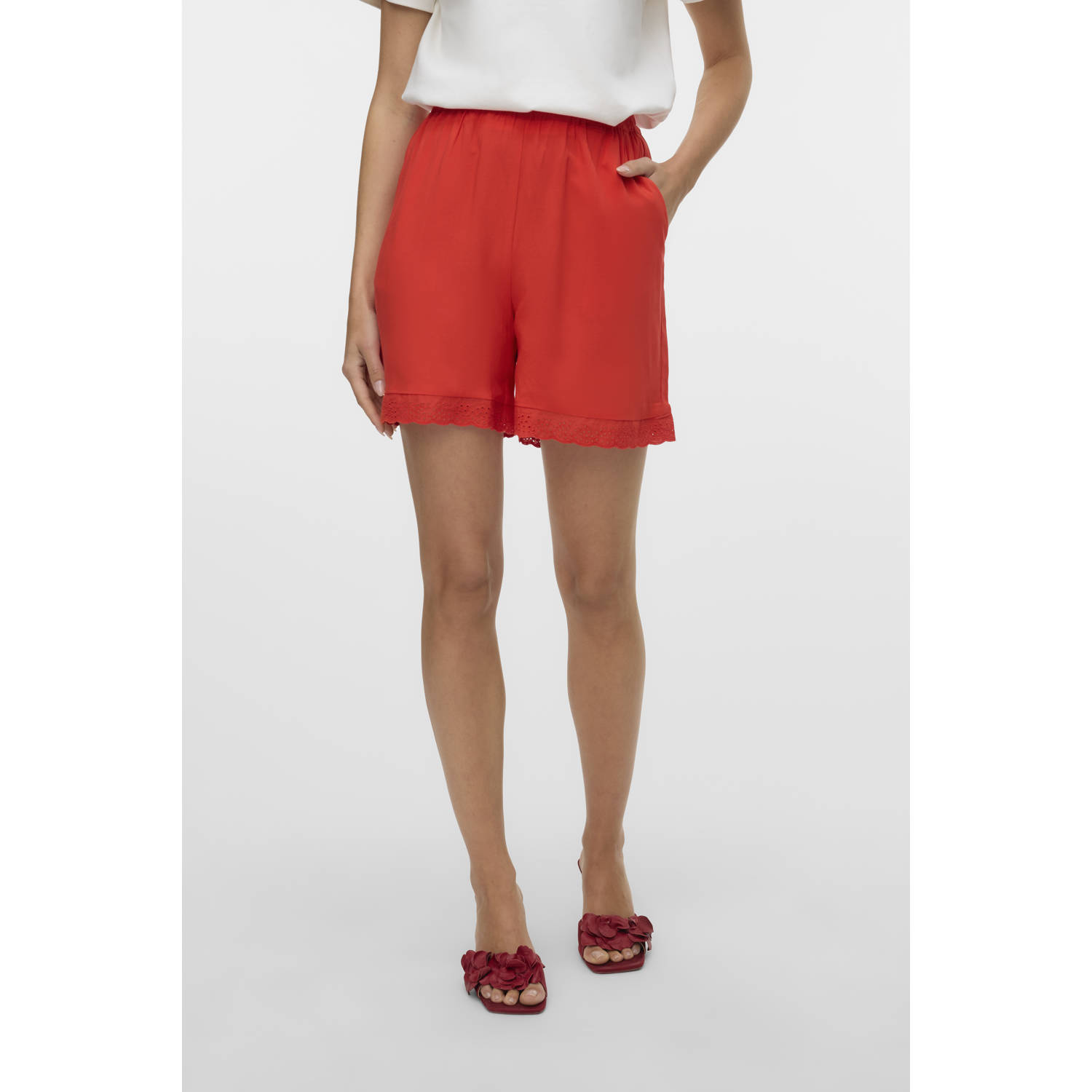 VERO MODA rechtvallend regular waist casual short rood