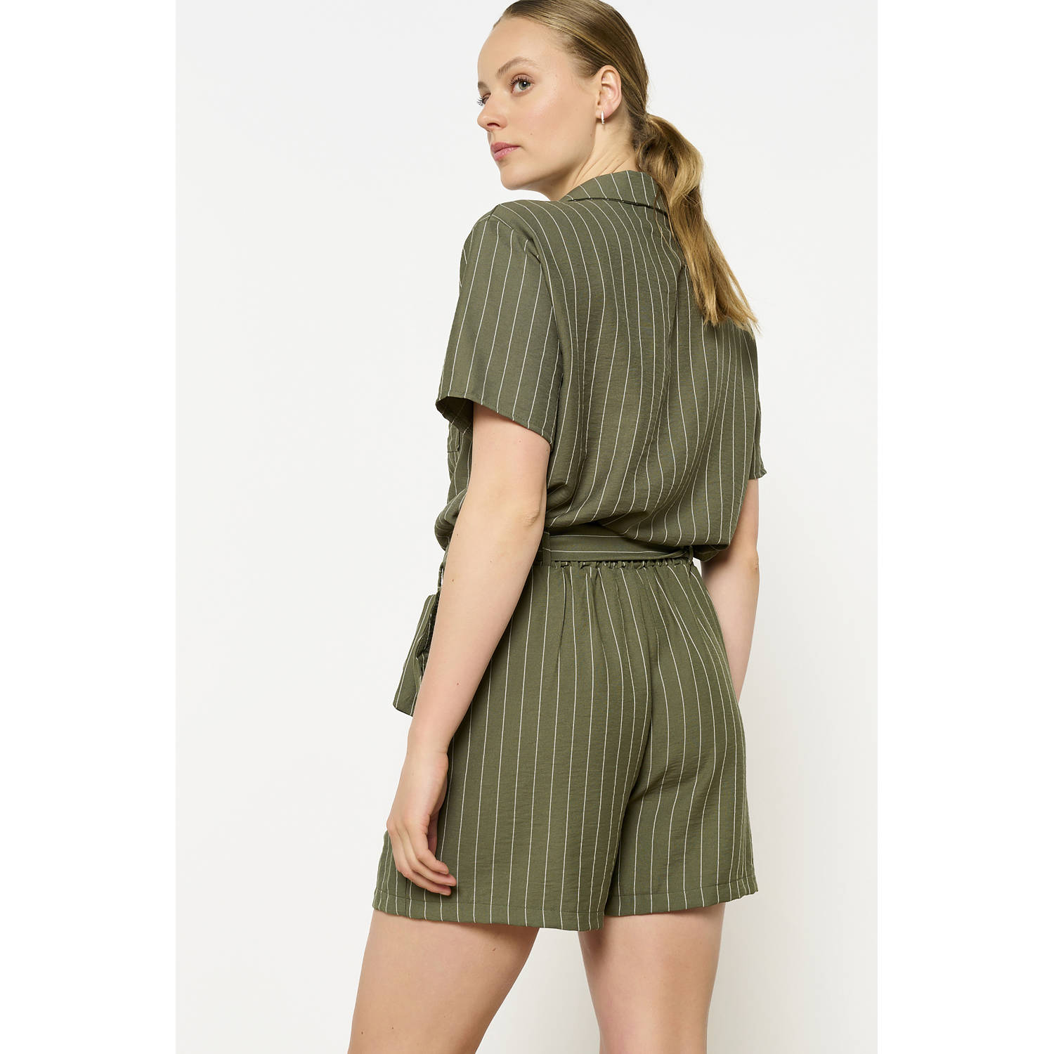 LOLALIZA relaxed high waist casual short groen