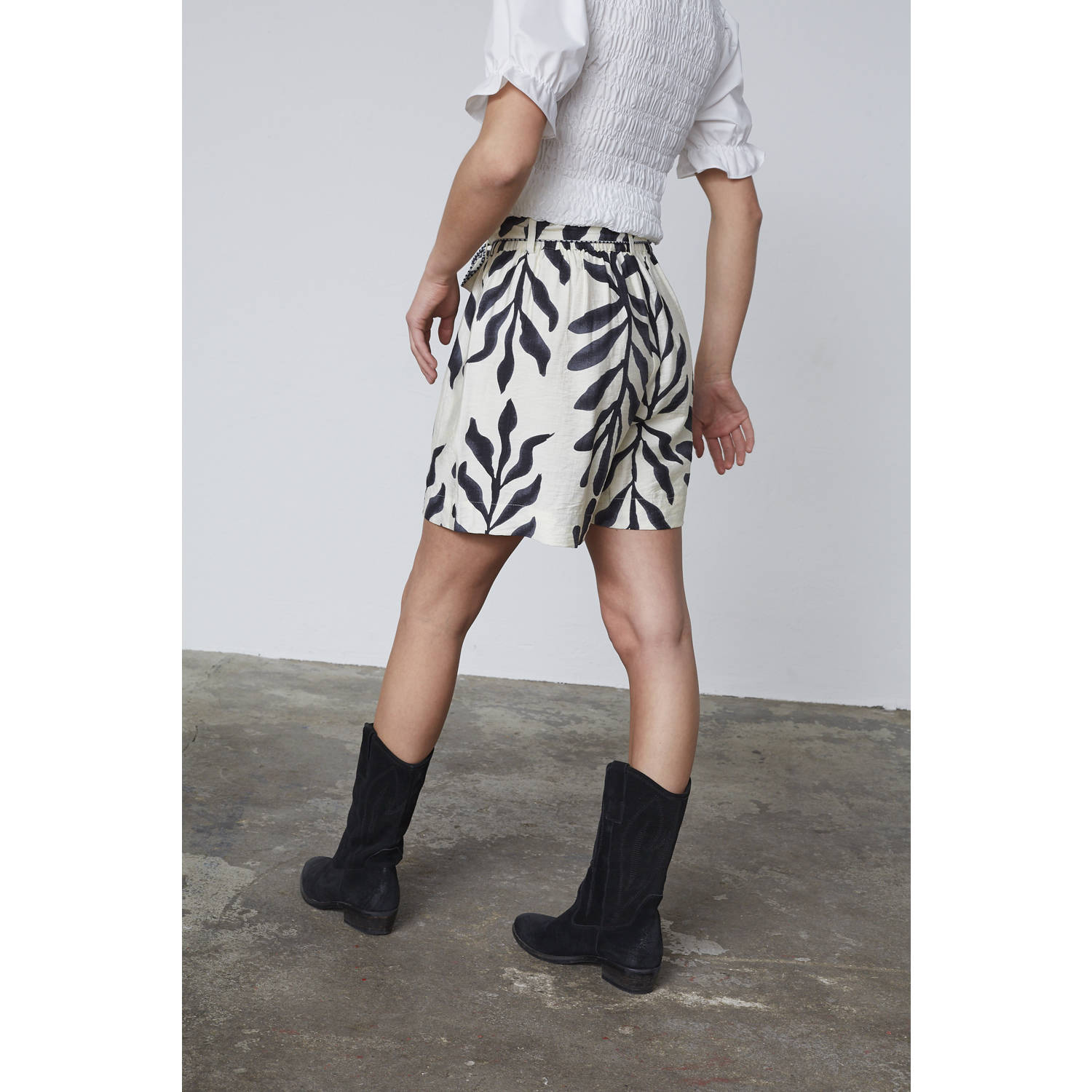 SisterS Point wide leg high waist casual short ecru