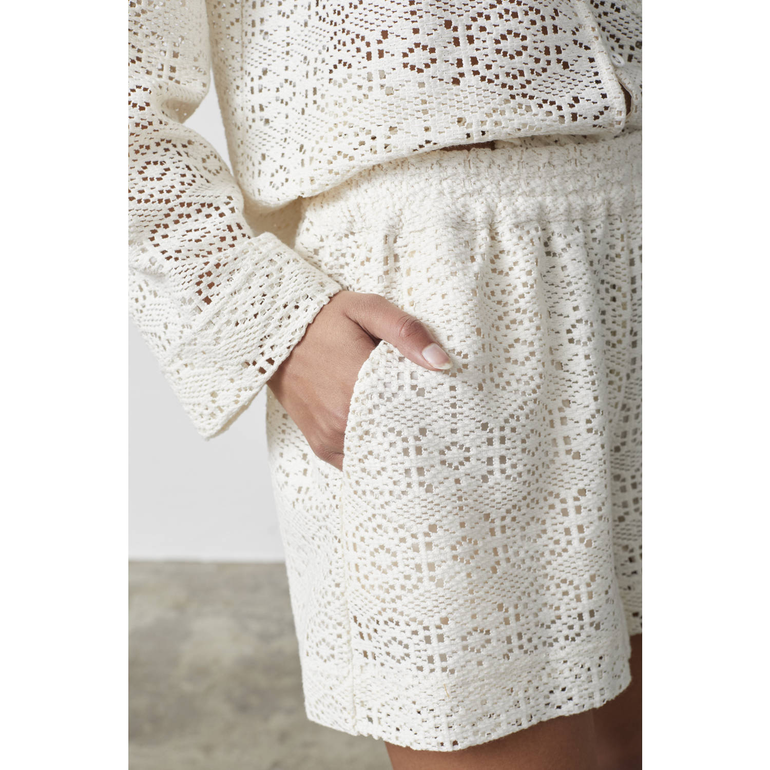 SisterS Point wide leg regular waist casual short ecru broderie