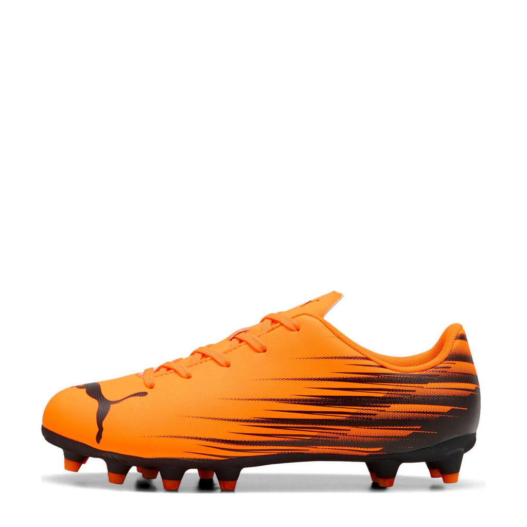 Oranje en zwarte jongens en meisjes Puma Attacanto II junior voetbalschoenen van imitatieleer/voering: mesh/voetbed: eva