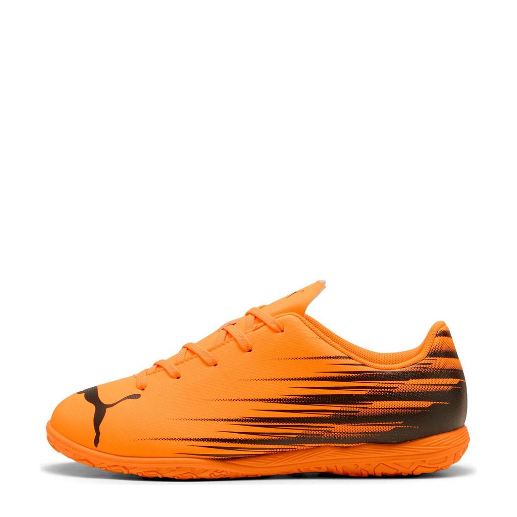 Oranje en zwarte jongens en meisjes Puma Attacanto II IT junior voetbalschoenen van imitatieleer/voering: mesh/voetbed: eva