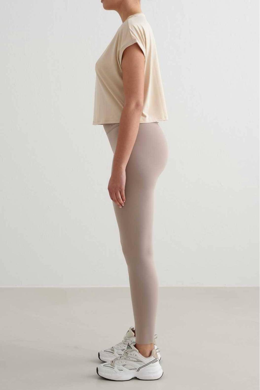 Lichtbruine dames Aim'n sport T-shirt van polyester met korte mouwen en ronde hals