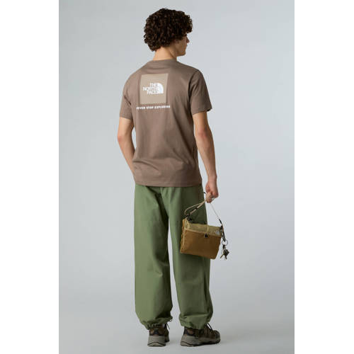 The North Face T-shirt Box NSE bruin afbeelding