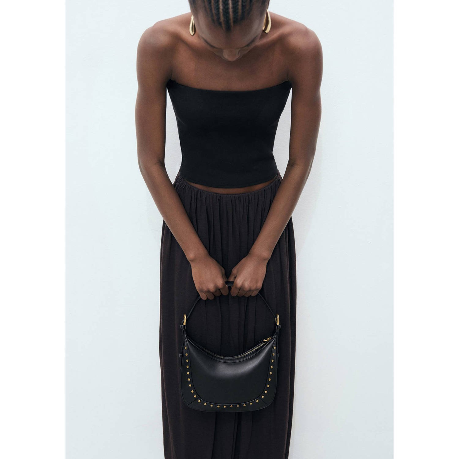 Mango schoudertas met studs zwart