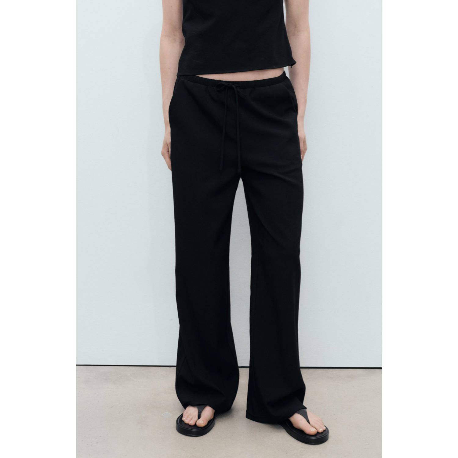 Mango wide leg regular waist broek zwart
