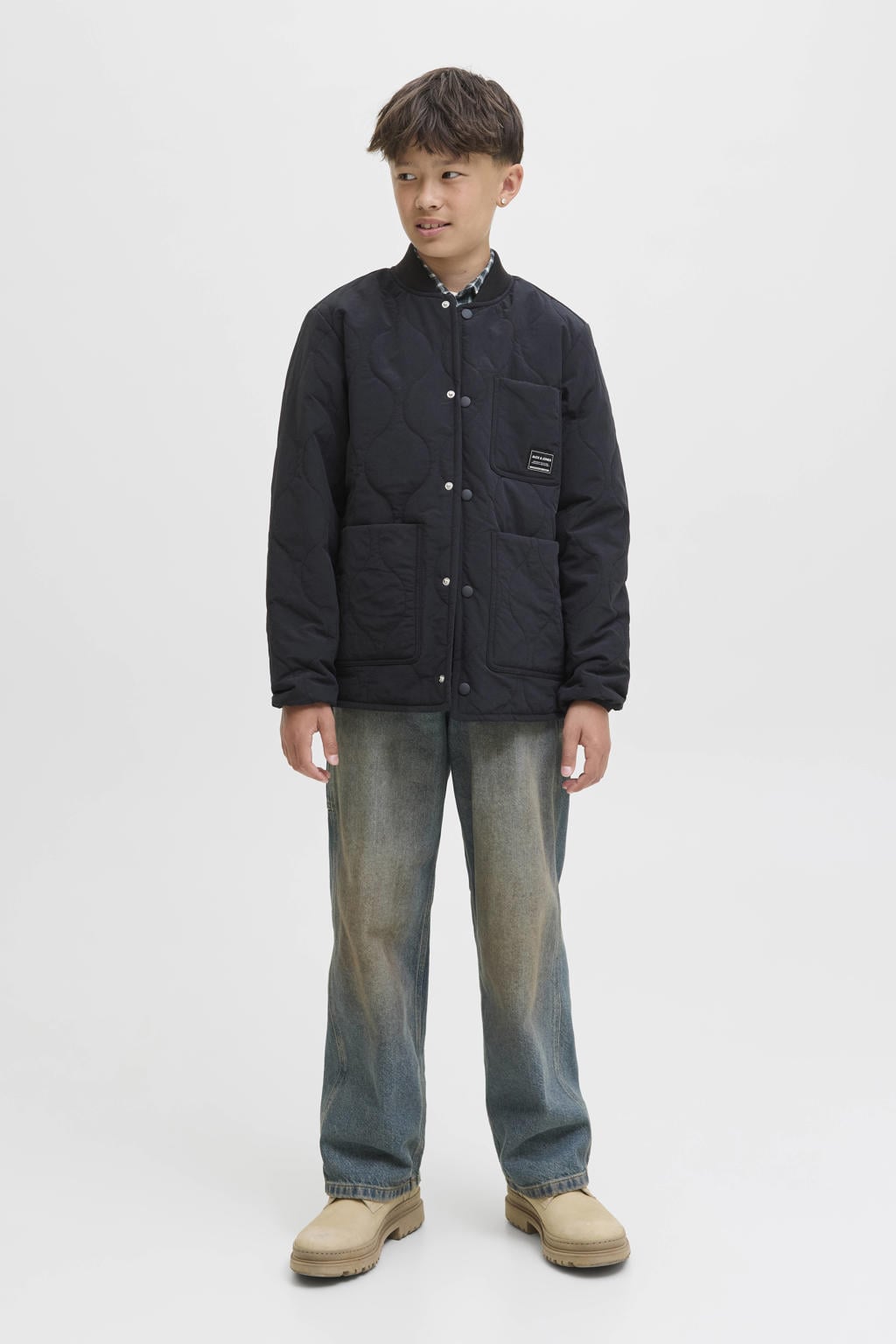 Zwarte jongens JACK & JONES JUNIOR tussenjas van polyamide met effen, lange mouwen, opstaande kraag, rits- en drukknoopsluiting en quilted