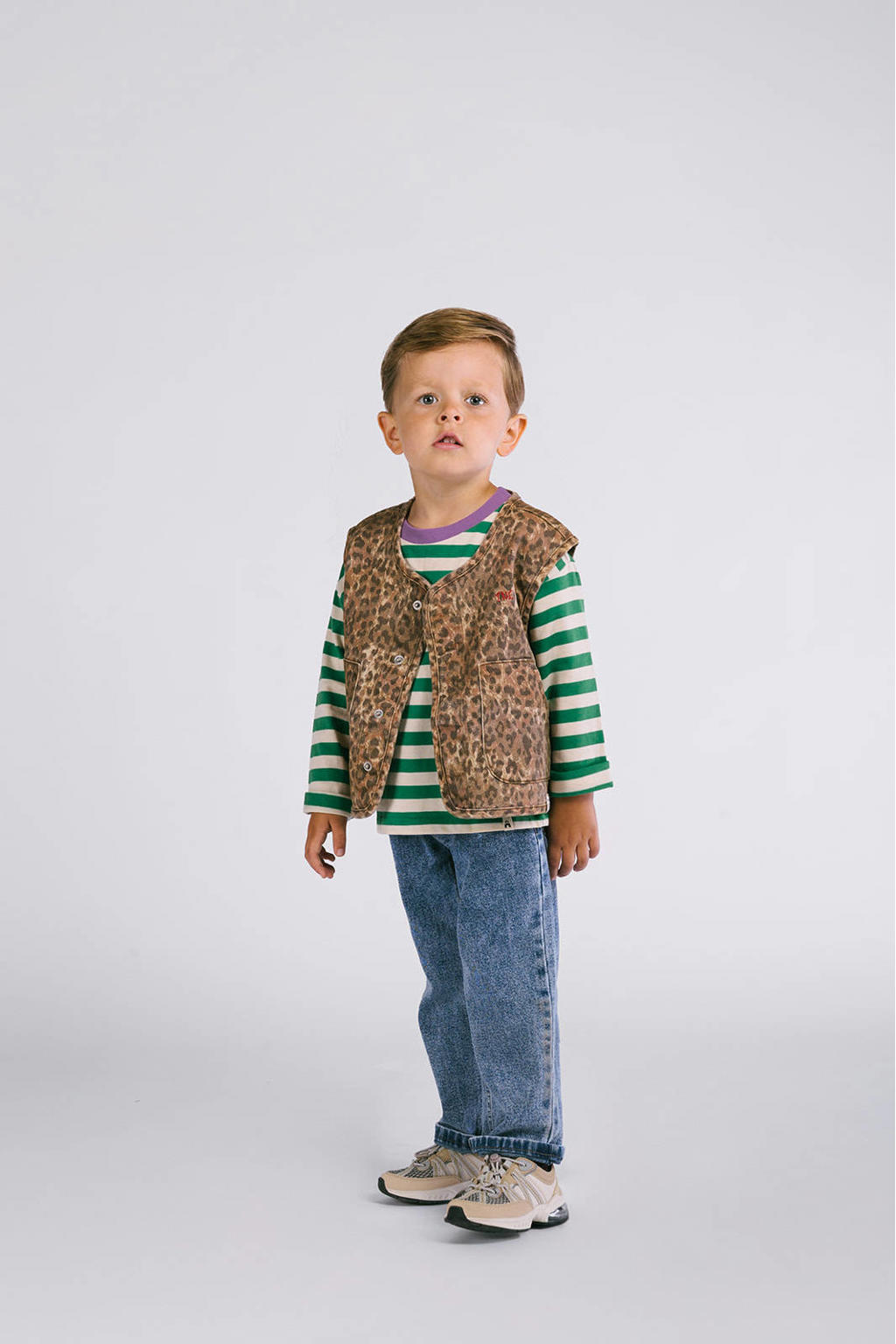 Bruine jongens en meisjes The New Chapter gilet van denim met dierenprint, ronde hals en blinde knoopsluiting
