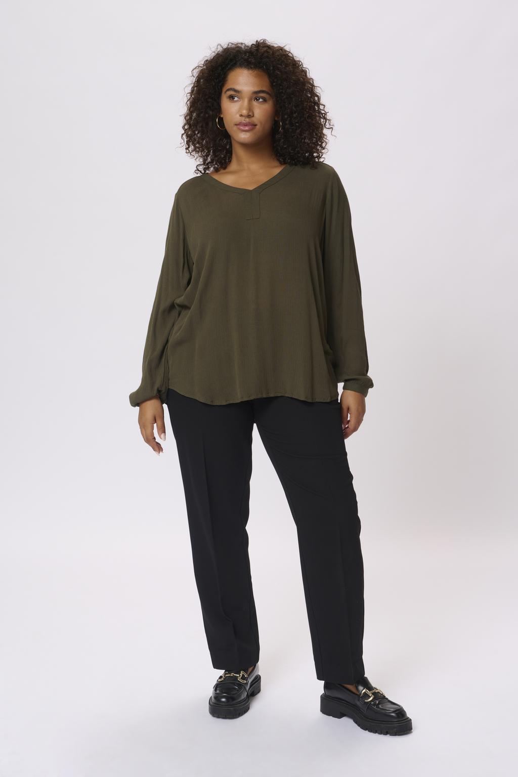 Kakikleurige dames Kaffe Curve blousetop van viscose met effen, lange mouwen en V-hals