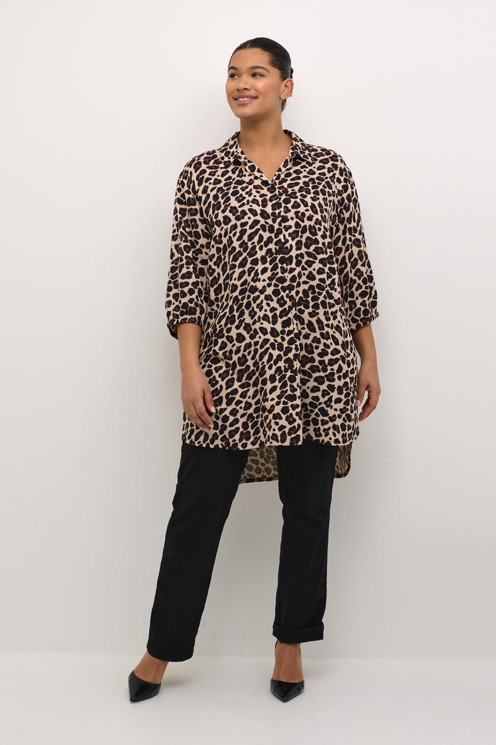 Bruine dames Kaffe Curve blouse van viscose met dierenprint, driekwart mouwen, klassieke kraag en knoopsluiting