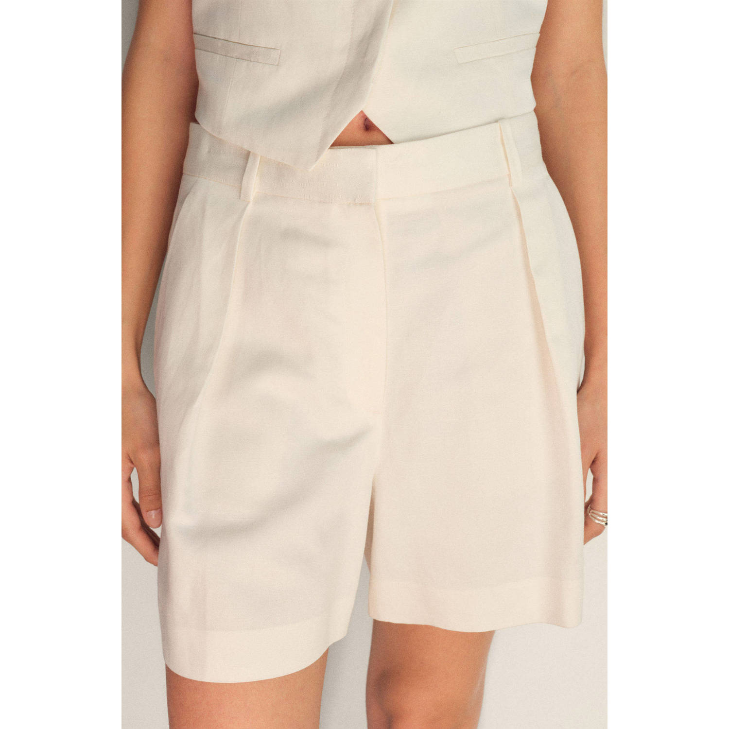 Mango linnen wide leg regular waist bermuda short ecru