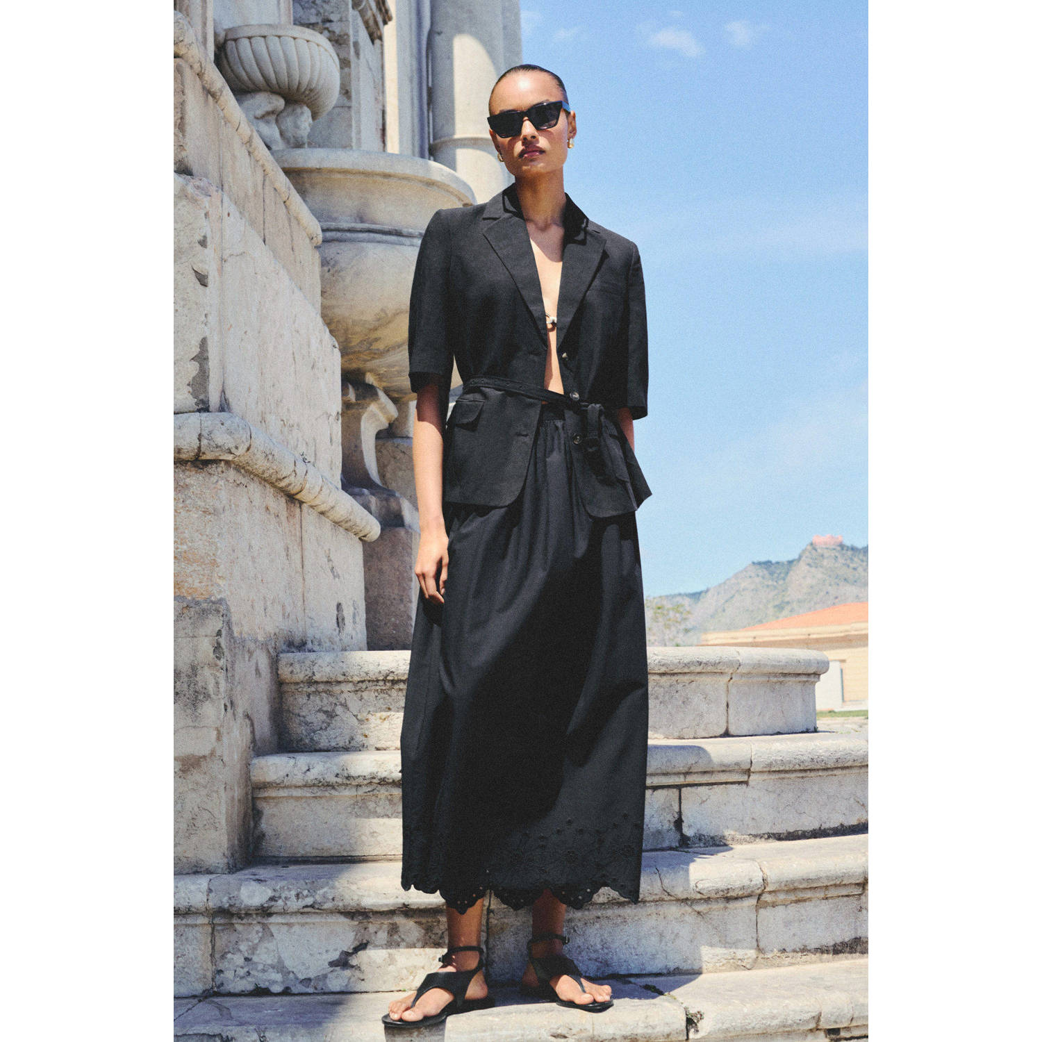 Mango midi rok broderie zwart