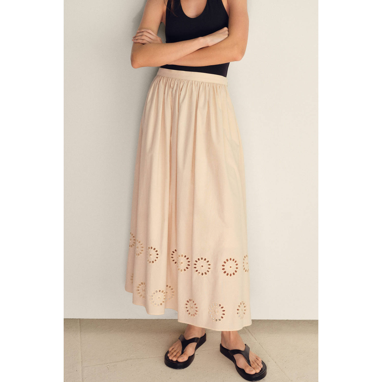 Mango midi rok broderie ecru