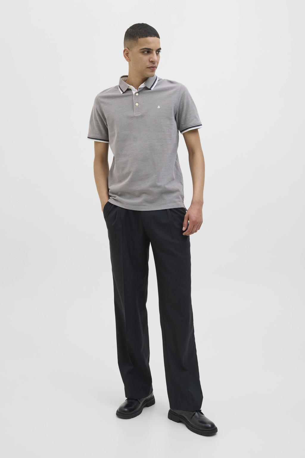 Grijze heren JACK & JONES ESSENTIALS slim fit polo van katoen met effen, korte mouwen en borduursels