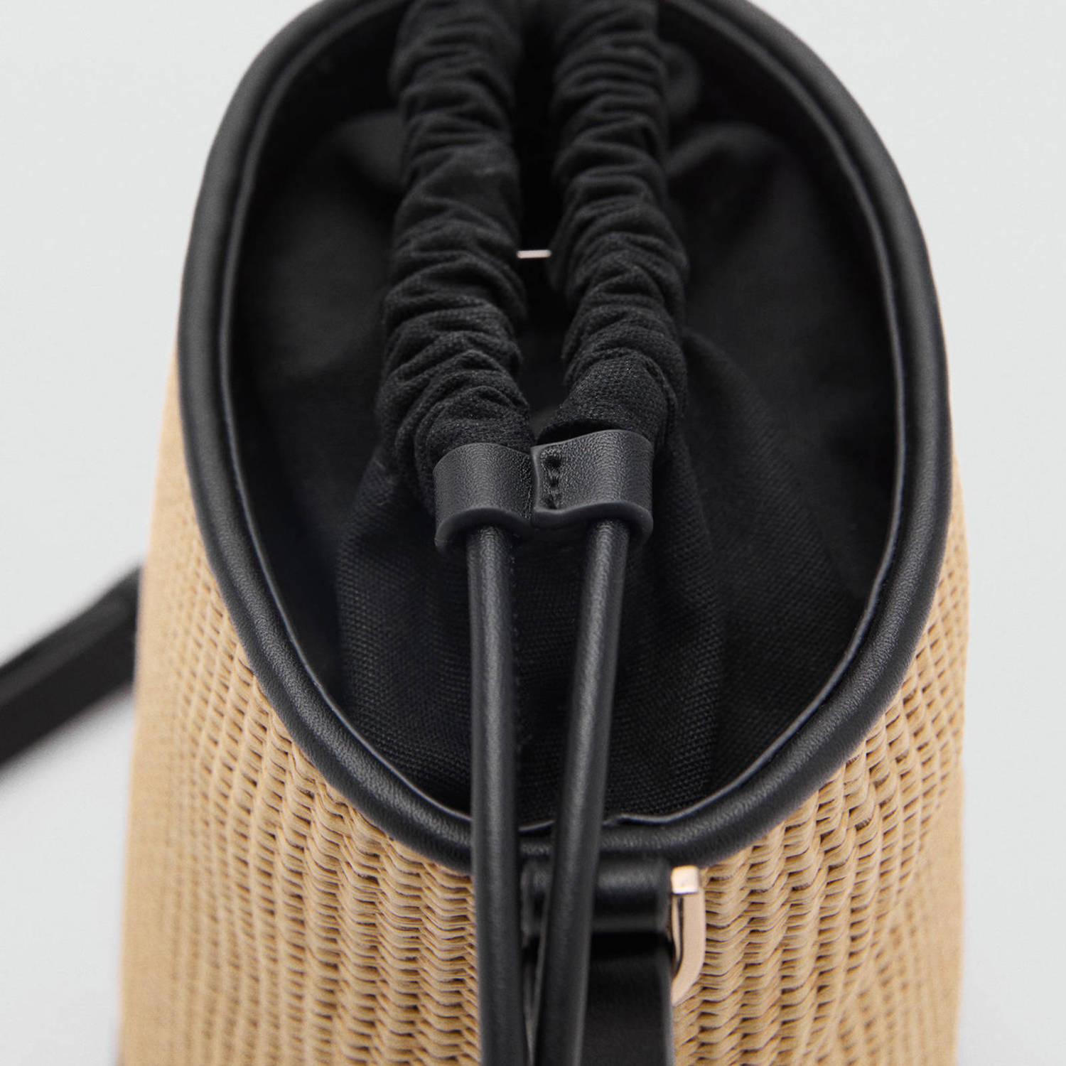 Mango crossbody tas naturel zwart