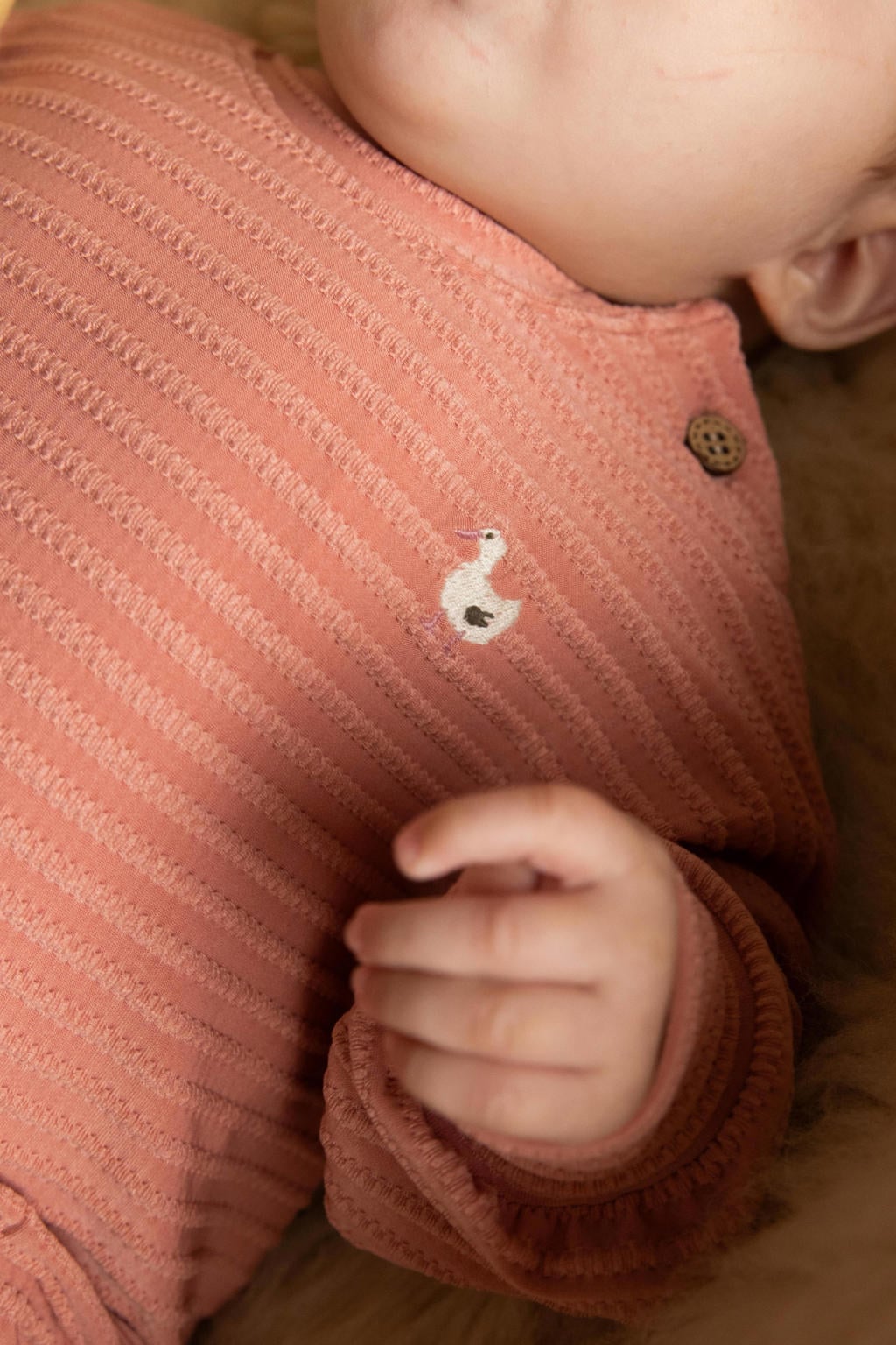 Roze meisjes BESS sweater van katoen met effen, lange mouwen, ronde hals, drukknoopsluiting en textuur