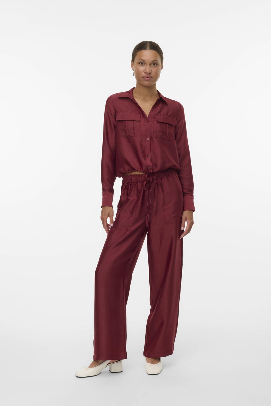 Donkerrode dames VERO MODA blouse van viscose met effen, lange mouwen, klassieke kraag, knoopsluiting en sierveter detail