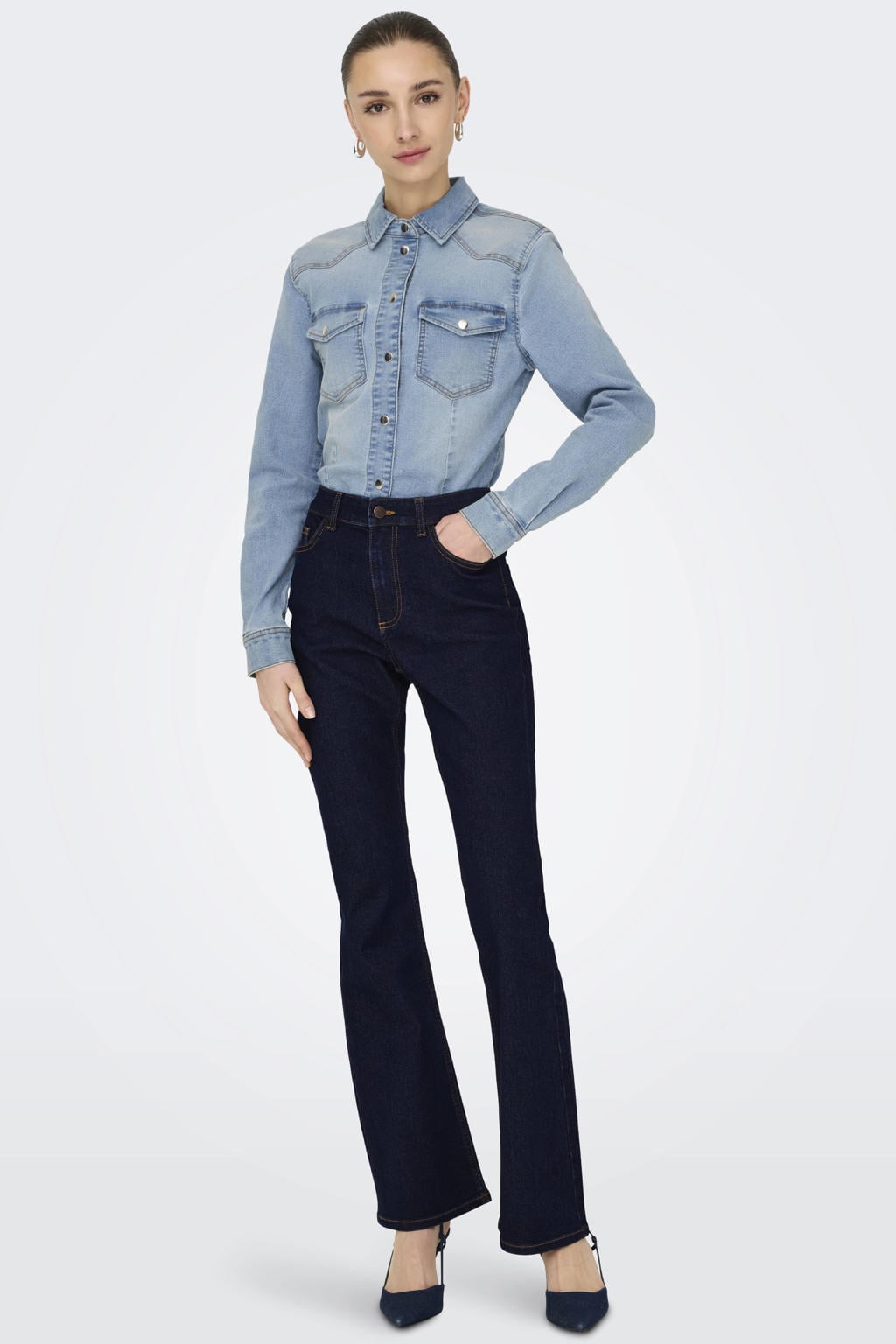 Dark blue denim dames JDY high waist flared jeans dark blue van denim met rits- en knoopsluiting en effen