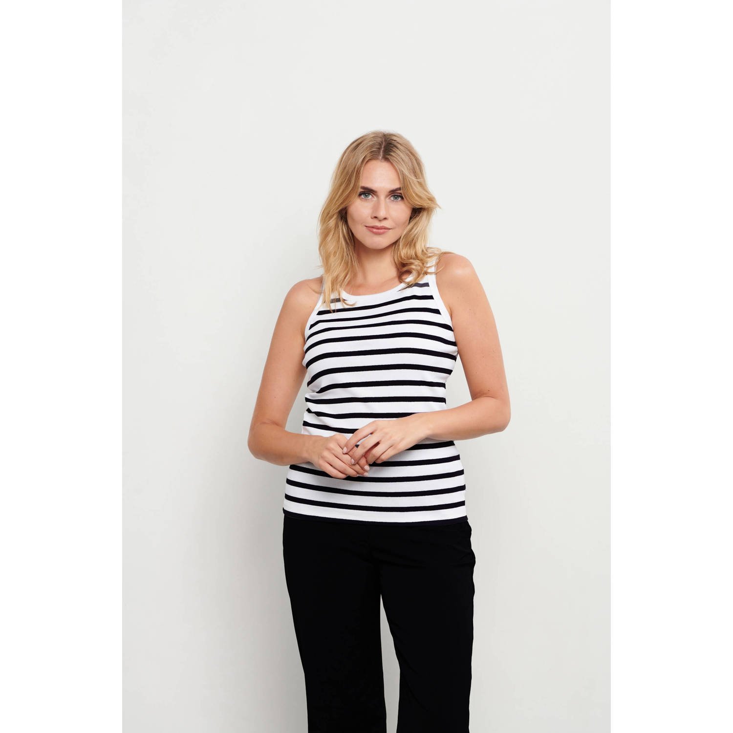 &Co Woman mouwloze top zwart
