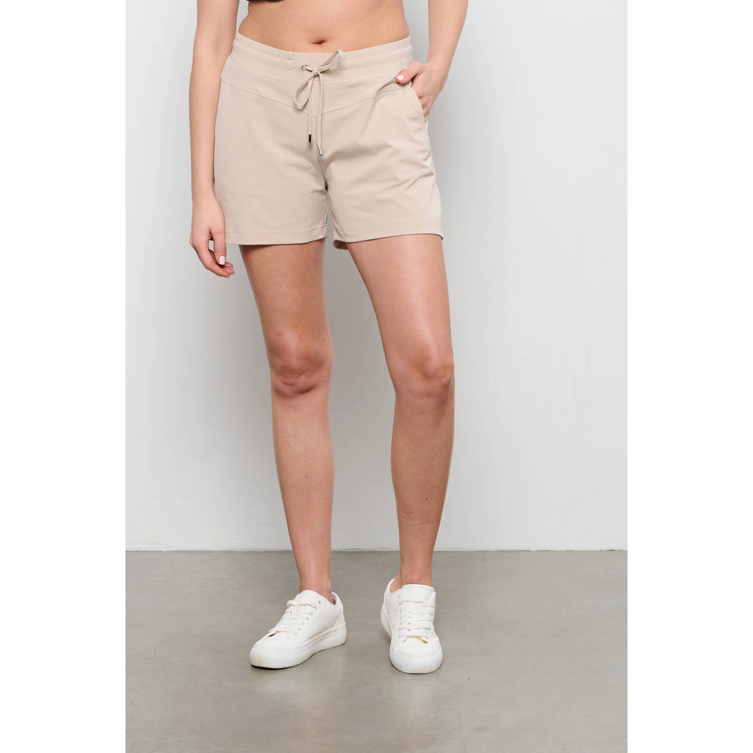 &Co Woman slim regular waist casual short zand