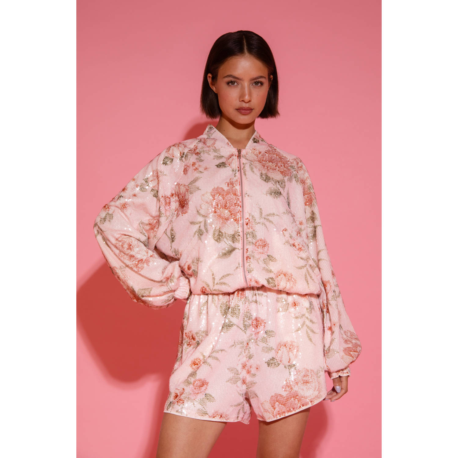 Studio AMAYA x Poespas straight high waist casual short lichtroze met pailletten