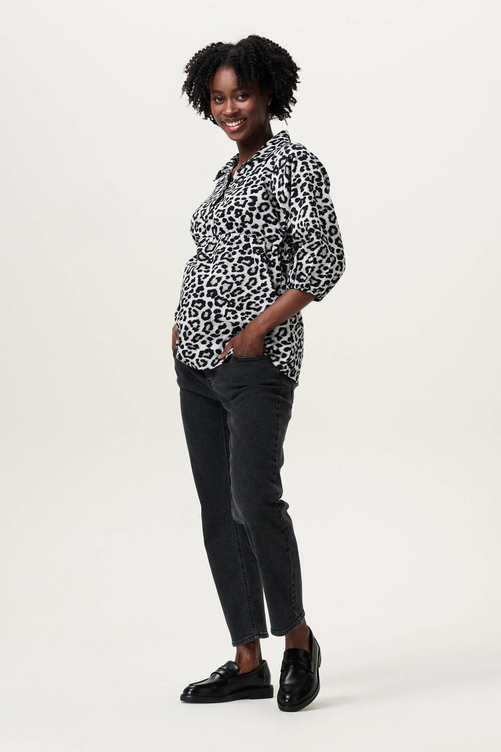 Grijs, beige en zwarte dames Noppies maternity zwangerschaps blousetop met dierenprint, driekwart mouwen, klassieke kraag en knoopsluiting