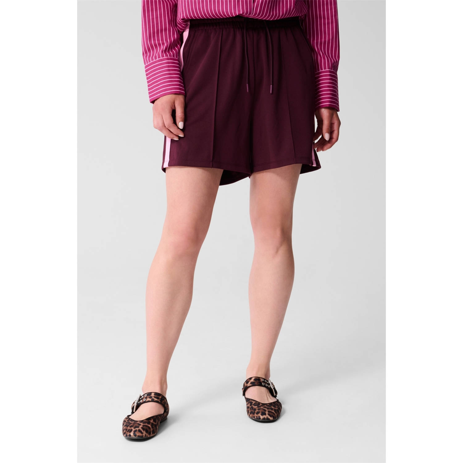 Shoeby regular high waist sweatshort donkerrood
