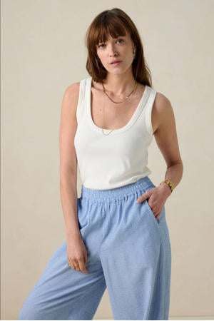 mouwloze top wit rib gebreid
