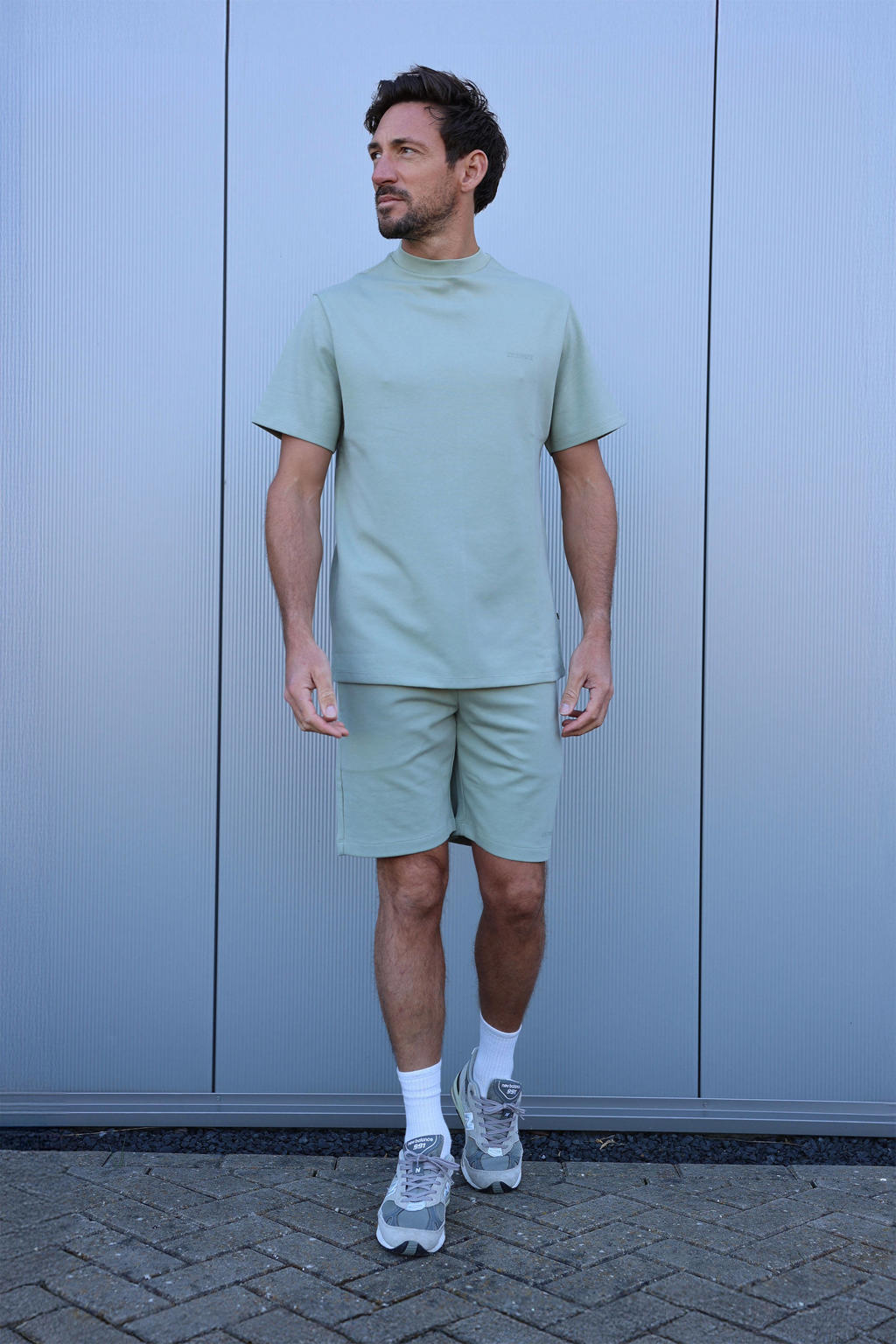 Grijsgroene heren Kultivate relaxed fit T-shirt groen met effen en korte mouwen