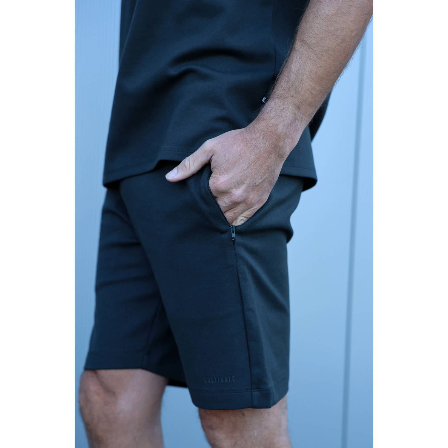 Kultivate regular fit sweatshort zwart