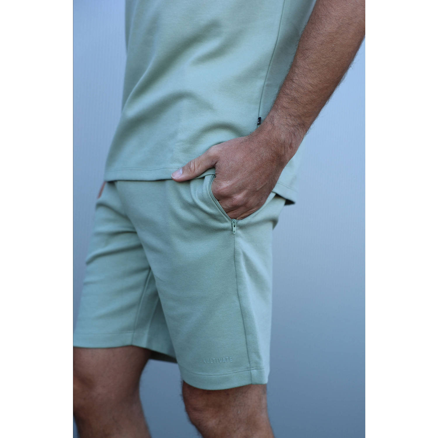 Kultivate regular fit sweatshort grijsgroen