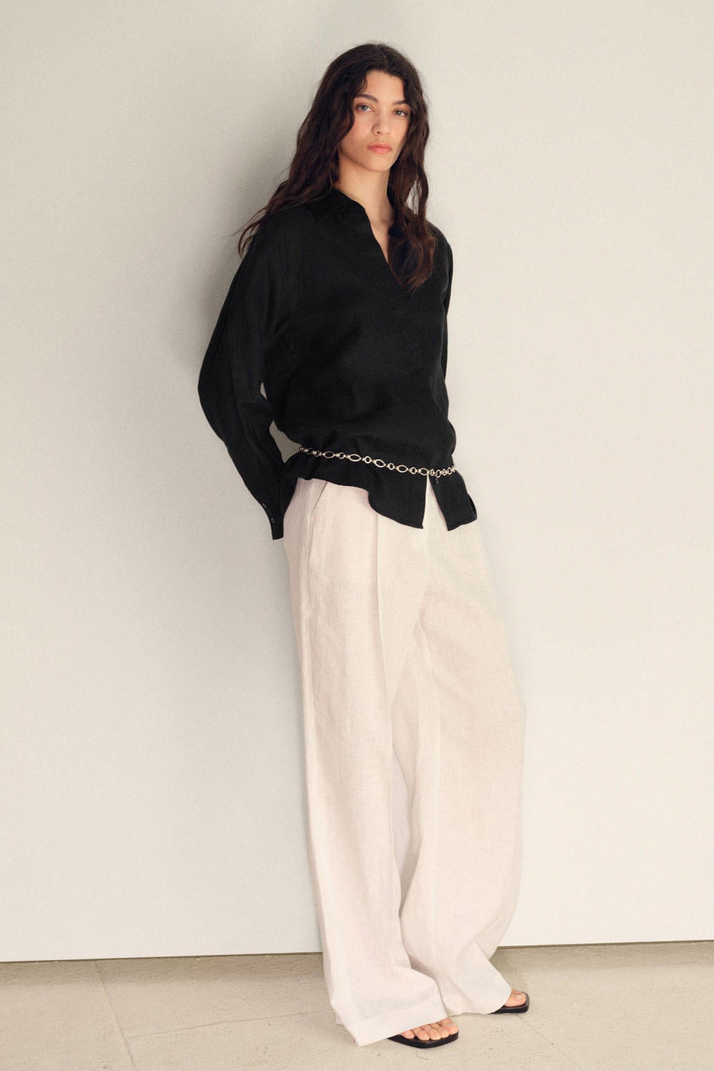 Zwarte dames Mango linnen blouse met effen, lange mouwen, klassieke kraag en knoopsluiting