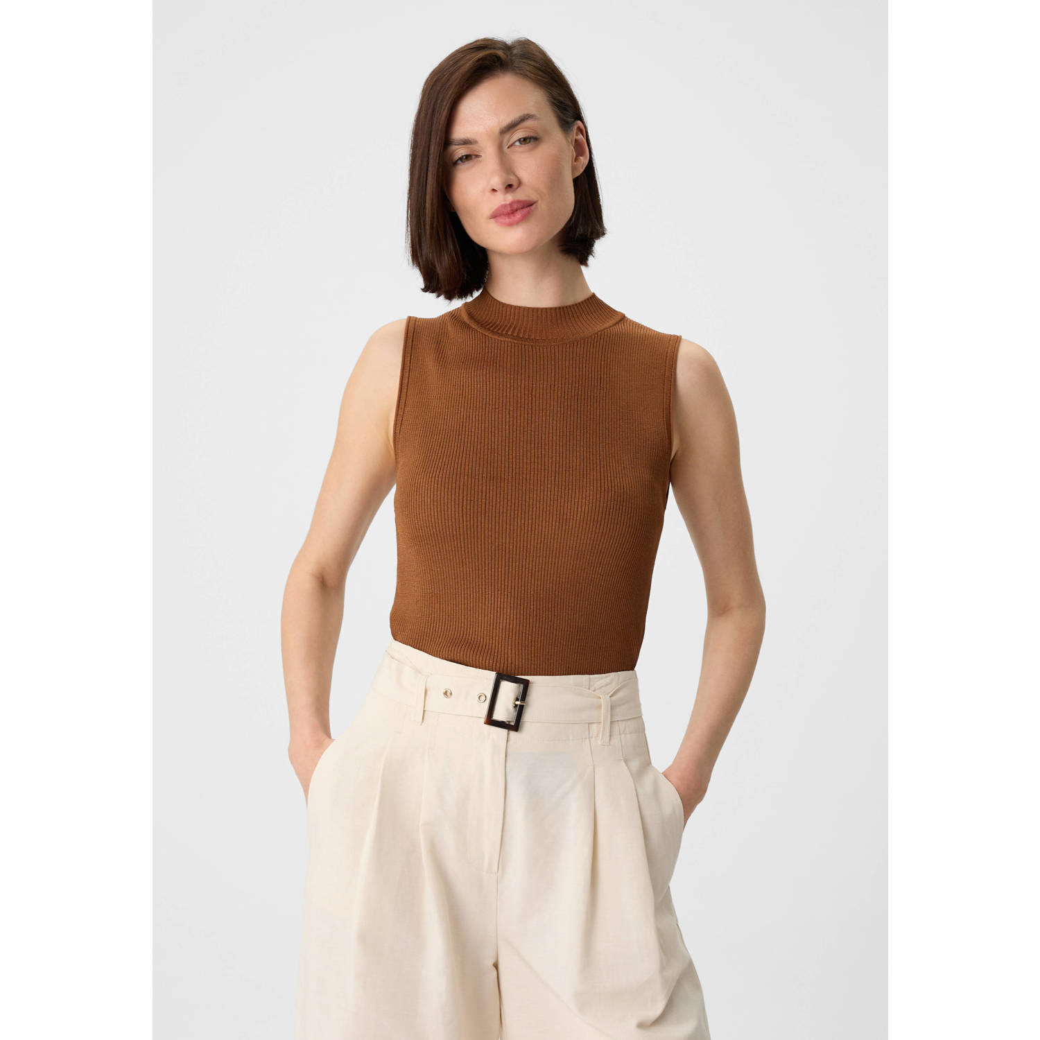 Comma top bruin rib gebreid