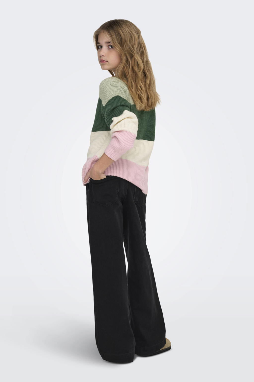 Groen en roze meisjes KIDS ONLY GIRL trui gebreid zachtgroen van modal met strepenprint, lange mouwen en ronde hals