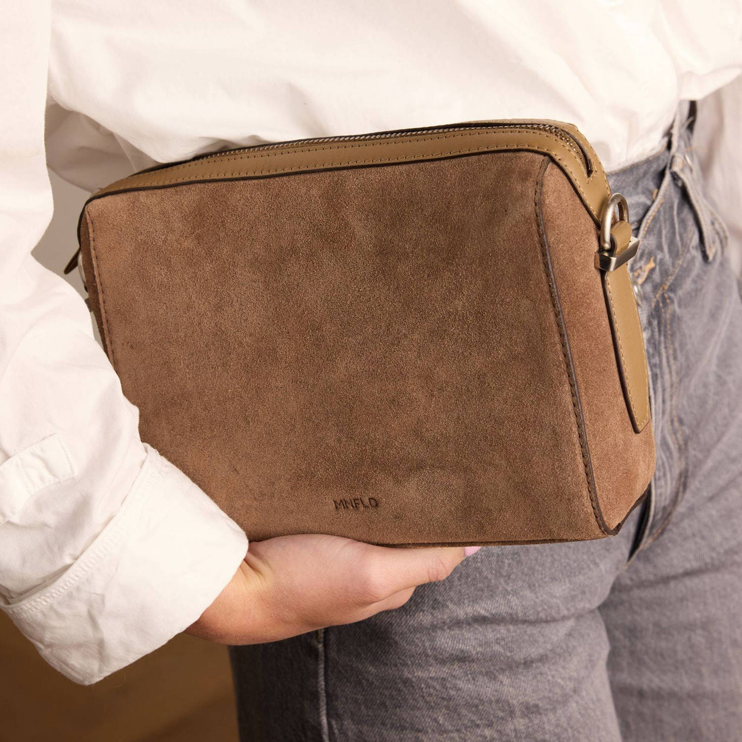 Manfield suede crossbody tas taupe
